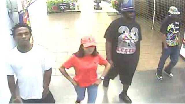 Police search for 4 people in connection with Lake Worth strong-arm robbery