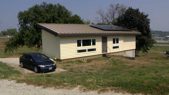 UNO professor, students building sustainable small house - Vimarsana News