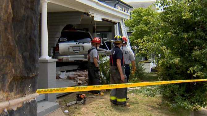 Man hospitalized after crashing SUV into house in Hampden