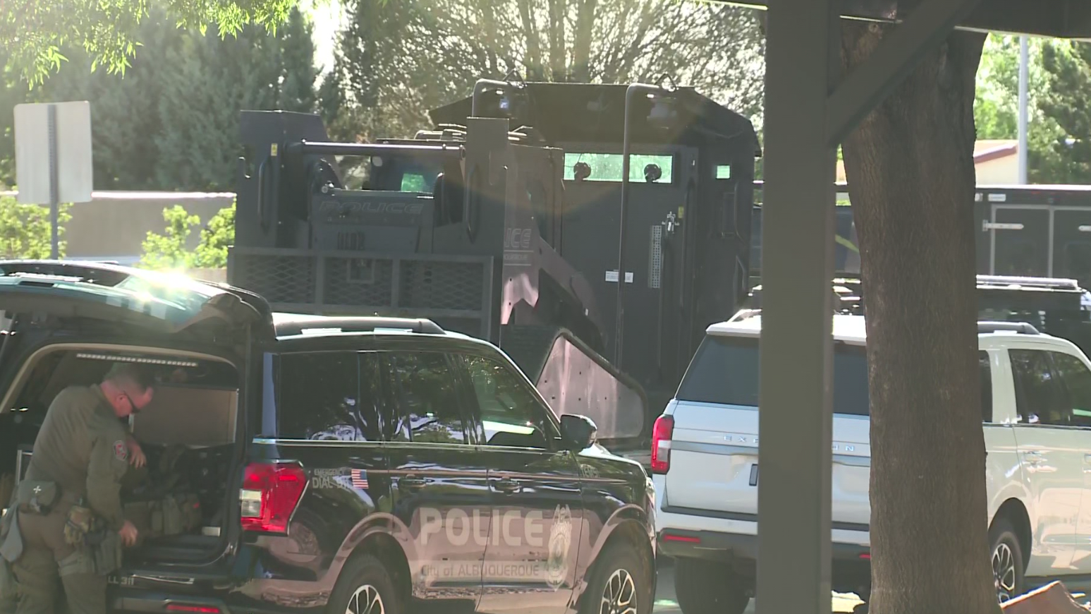 SWAT at Albuquerque apartment to make an arrest - Vimarsana News