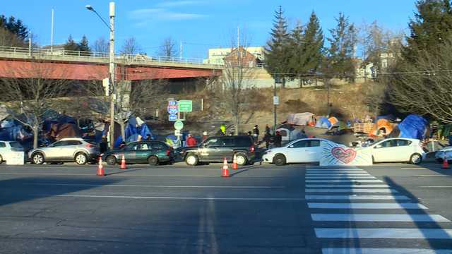 Despite protestors, crews clearing large Portland homeless camp - Vimarsana News