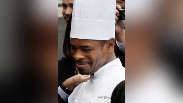 Obamas' personal chef dies while paddle boarding - Vimarsana News