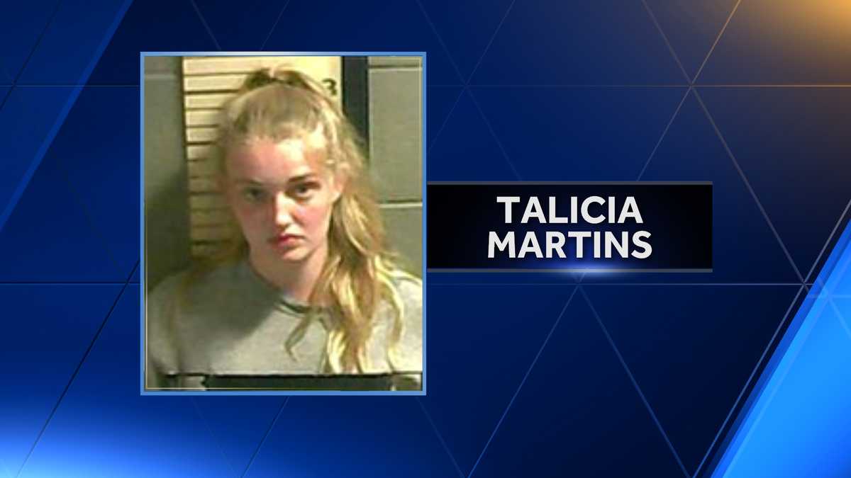 Socialite daughter of ballet dancers charged with burglary in Maine(00)