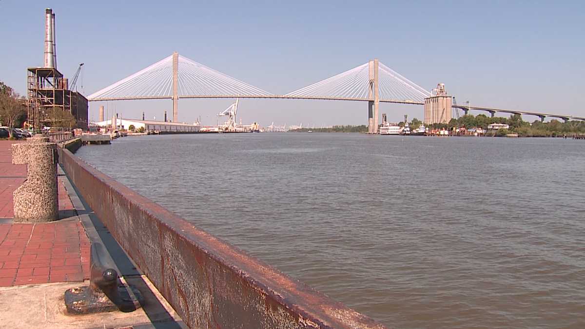 Talmadge Bridge reopened, search continues for jumper