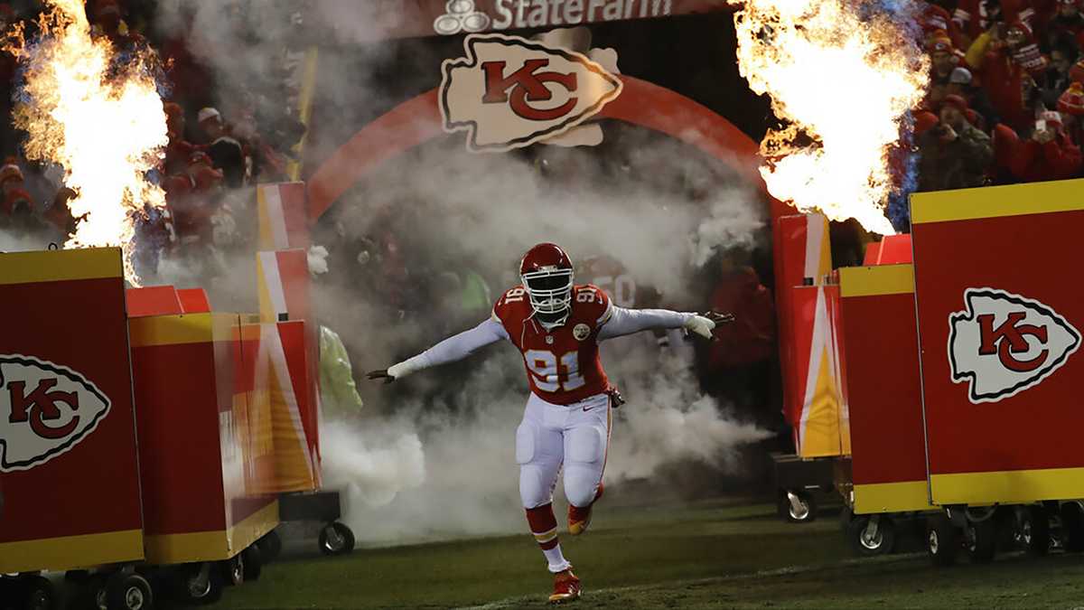 CHIEFS KINGDOM — Forever a Chief: Kansas City signs Tamba Hali so he can  retire as a Chief