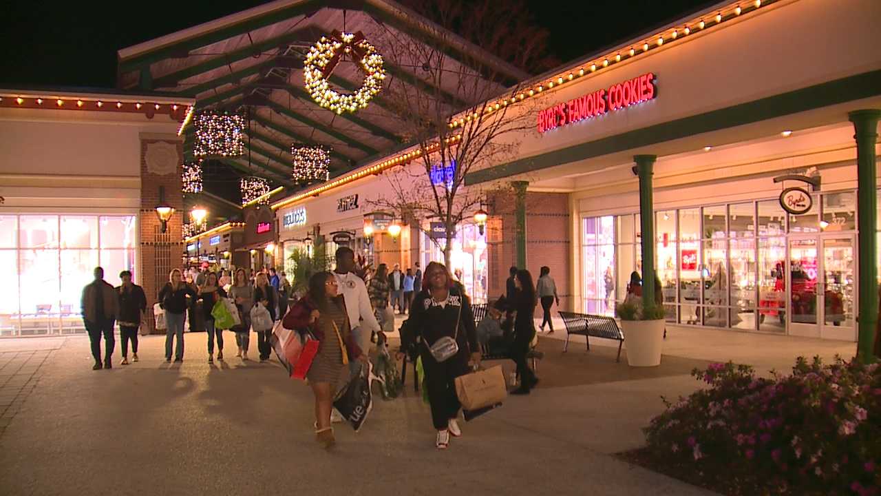 Black Friday Kicks Off At Tanger Outlets