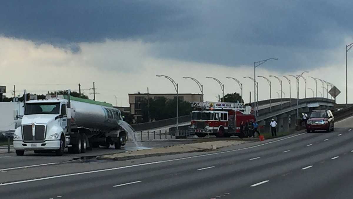 All Lanes Reopen After Tanker Truck Spills Fuel On I 10 Leaving Cars At