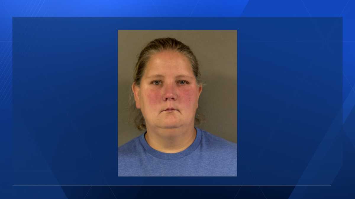 Iowa mother sentenced after 3-year-old, 16-month-old rescued from hot car