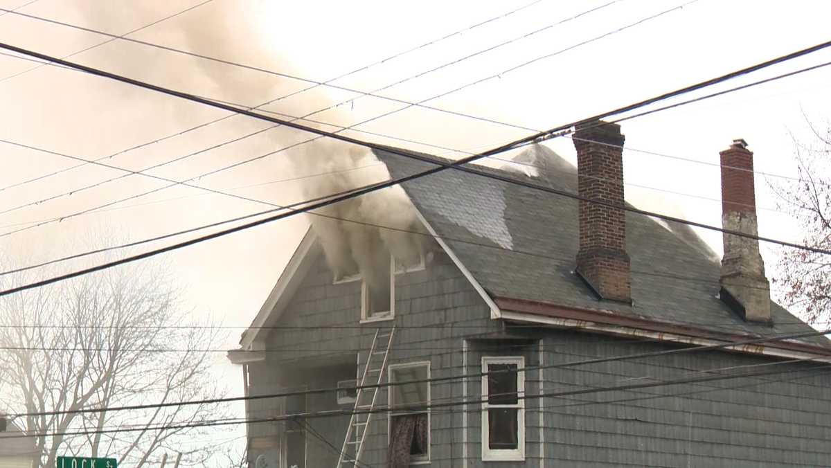 Firefighters battle flames, heavy smoke in Tarentum house fire