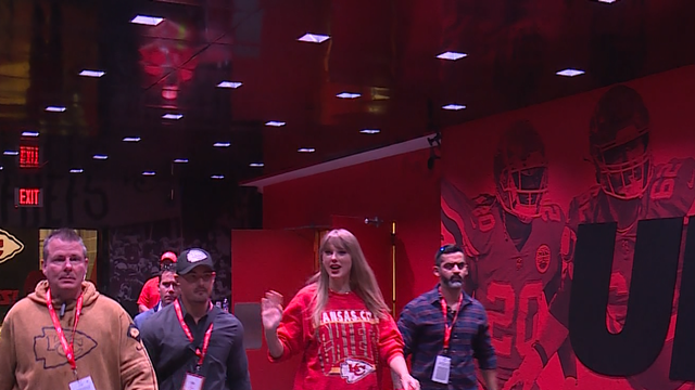 Taylor Swift arrives at Arrowhead to watch the Kansas City Chiefs - Vimarsana News