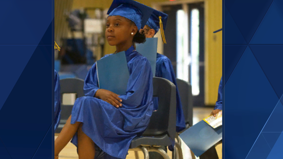 Young girl shows focus and poise in viral graduation photo