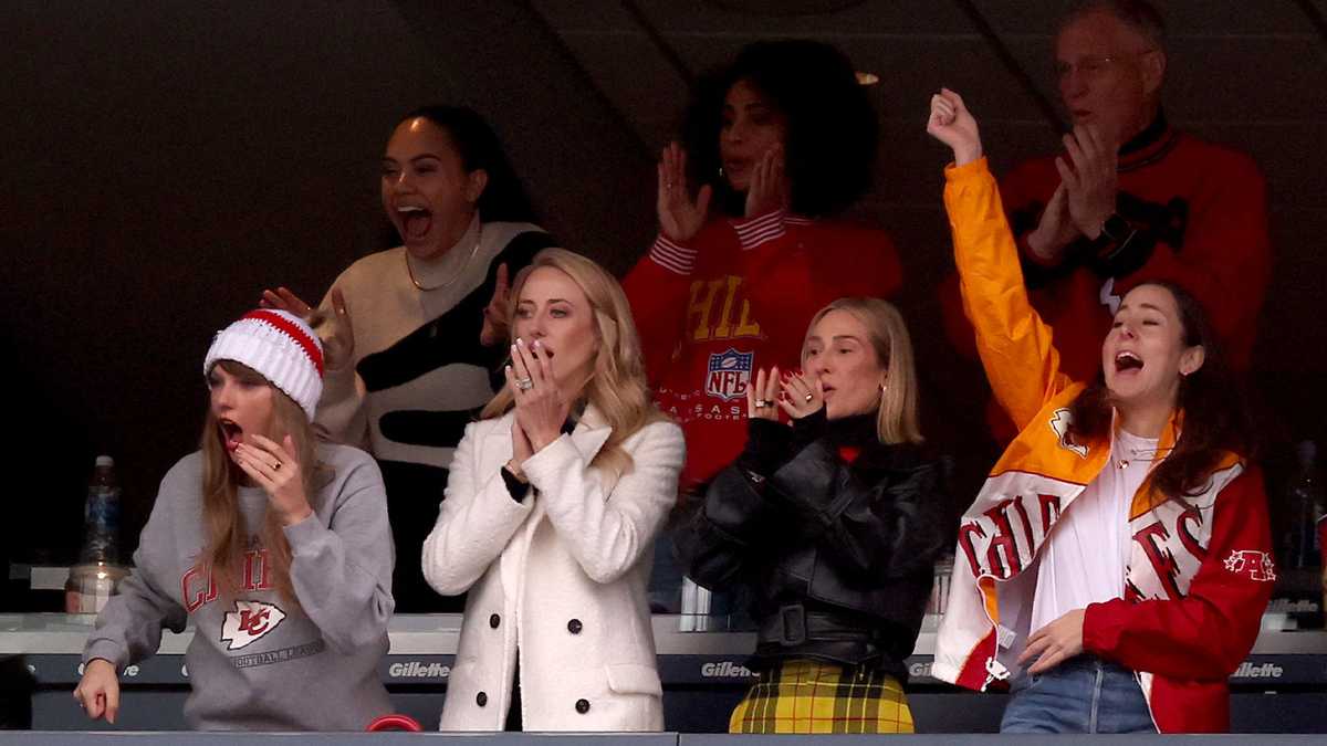 Taylor Swift at Gillette Stadium for Patriots-Chiefs game