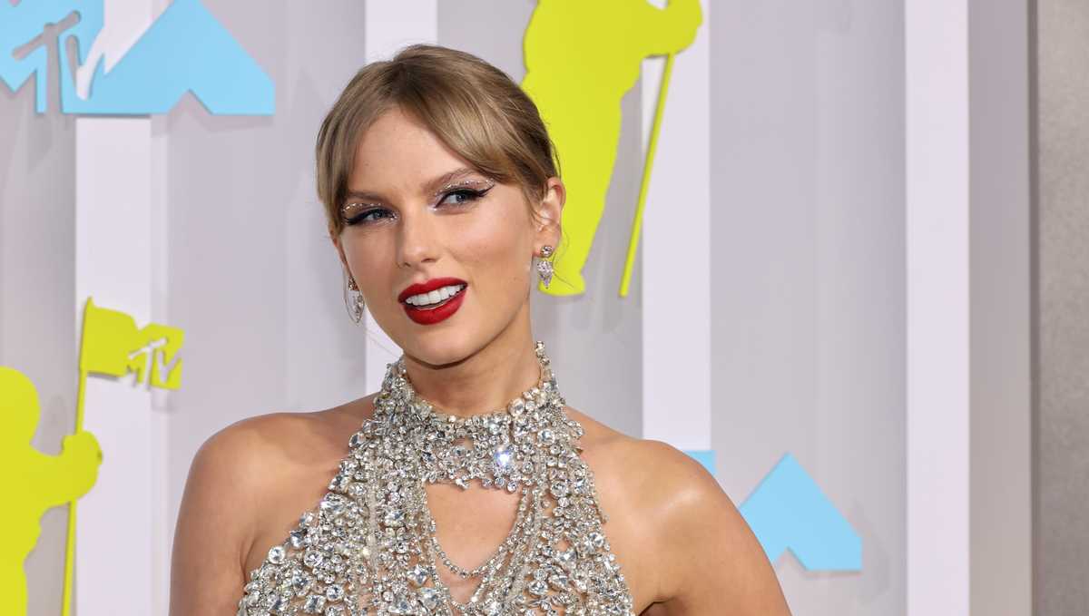 Taylor Swift breaks another record, claims all top 10 spots of the ...