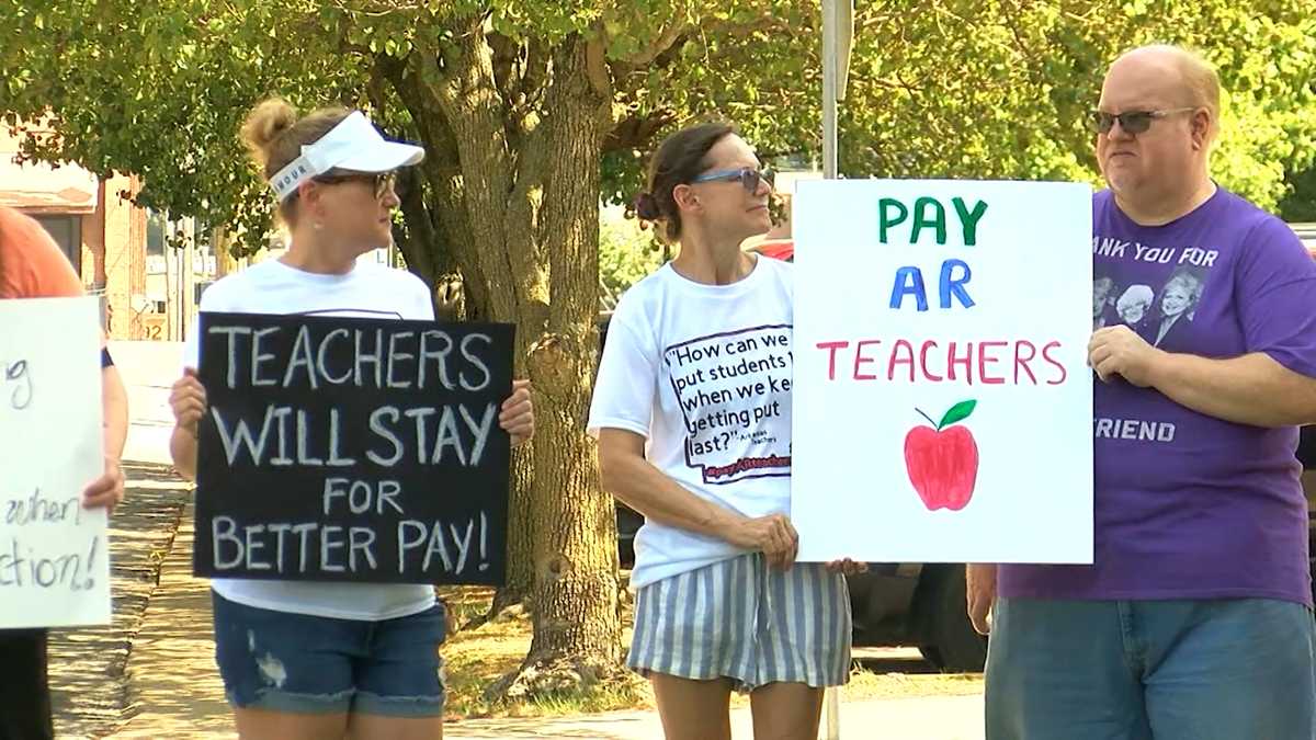 Arkansas law makers continue to discuss teacher pay raise