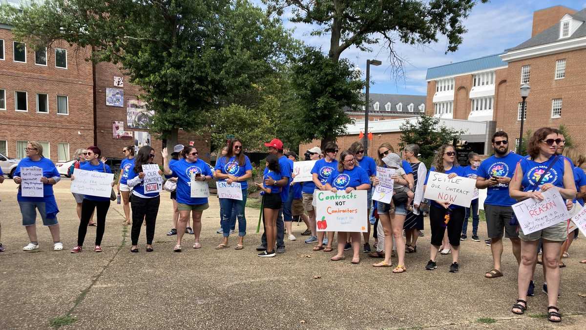 Anne Arundel County teachers rally over BOE hiring contractors