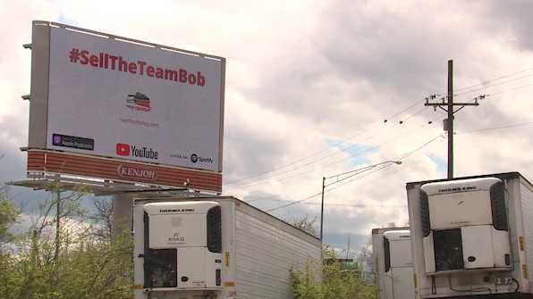 'Sell the Team Bob' billboard pops up along I-75 in Cincinnati - Vimarsana News