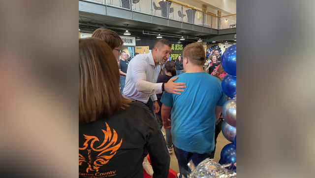 Tim Tebow visits church in Mason for prom held for special-needs students - Vimarsana News