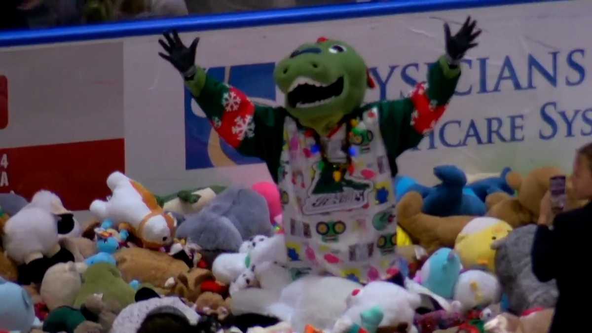 Everblades to host annual Teddy Bear Toss on Friday, bringing holiday cheer to local hospitals