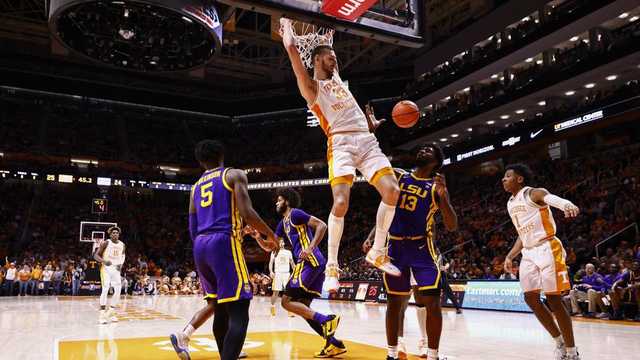 Vescovi leads No. 24 Tennessee over No. 13 LSU 64-50 - Vimarsana News
