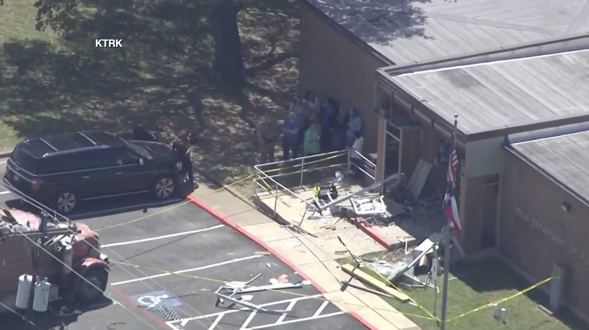 Texas crash: Truck slams into public safety building - Vimarsana News