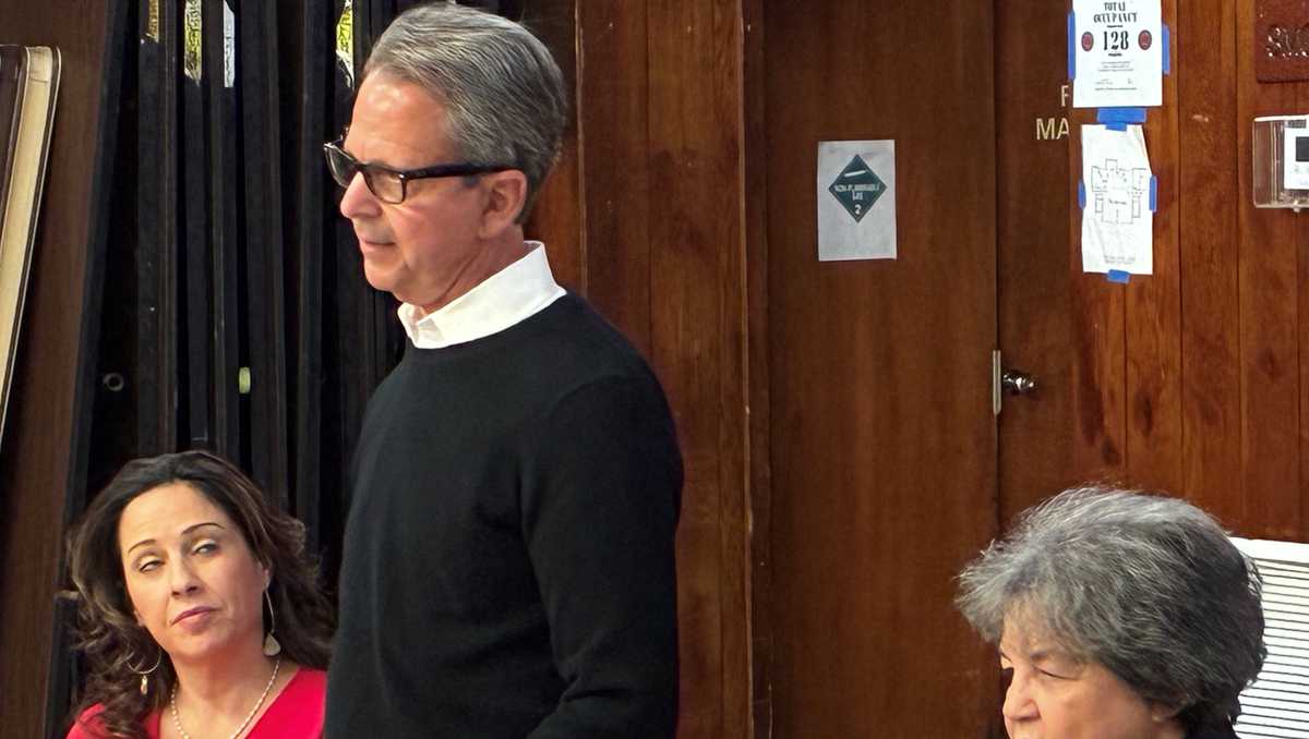 Flamingo Park residents voice complaints about noise after planes diverted from Mar-a-Lago