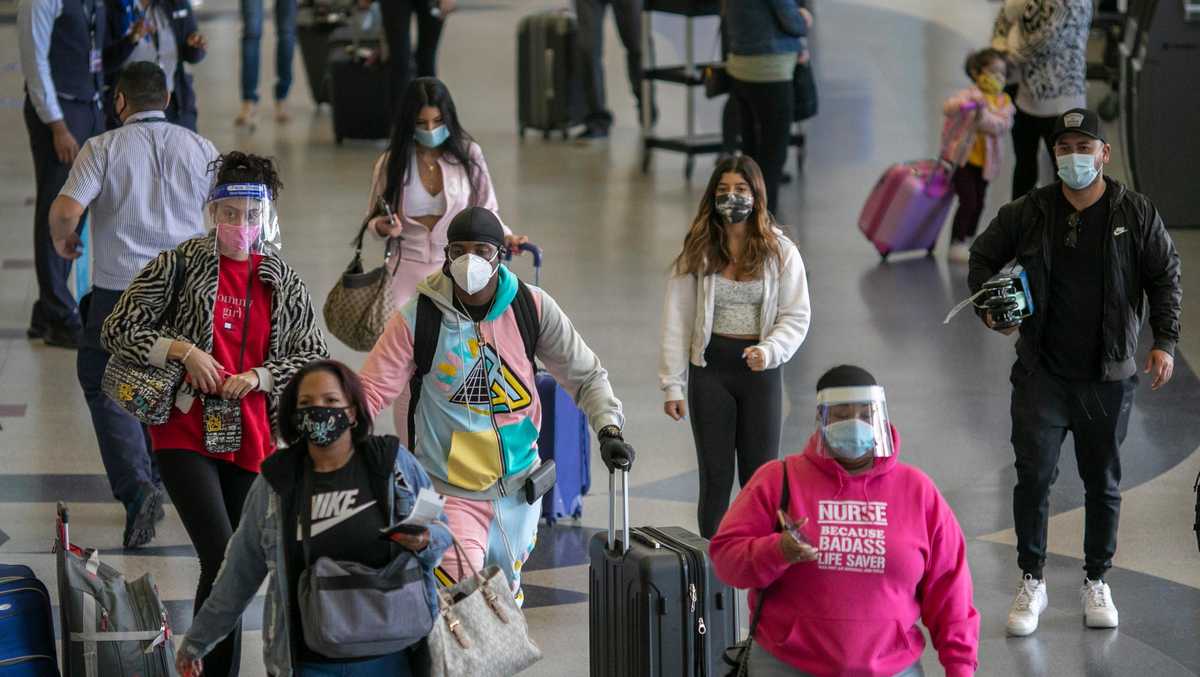 CDC says travelers must wear masks on all forms of public transportation