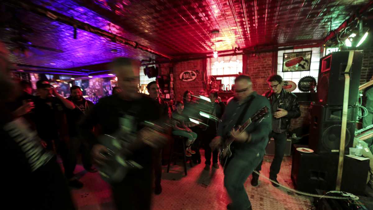 Group raises money to buy The Sidebar in Baltimore