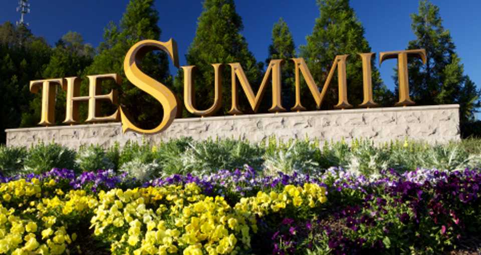 Shopping Centers Soaring: Why The Summit is thriving in the era of online shopping