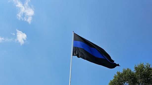 South Carolina: 'Thin Blue Line' flag damaged at business - Vimarsana News