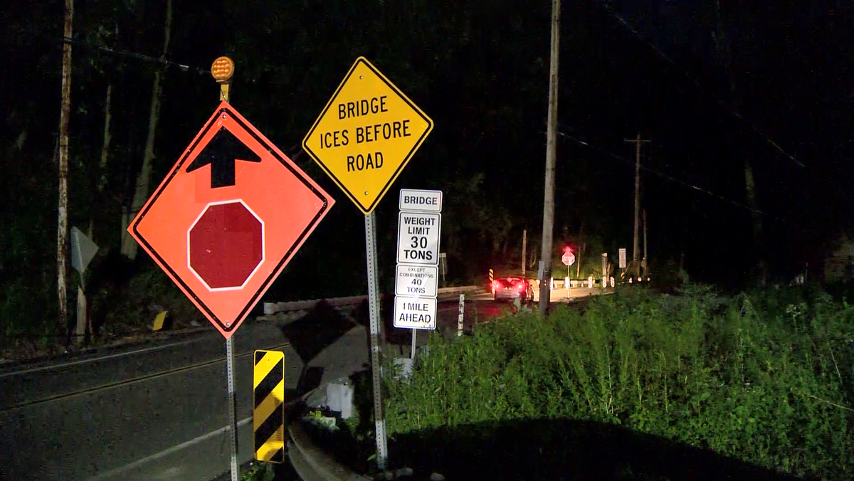 Portion of Thompson Run Road restricted to one lane due to structural