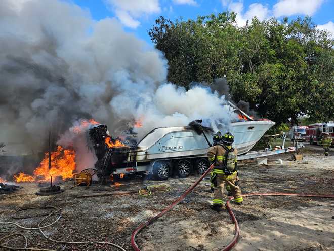 Boat bursts into flames near Buckingham home
