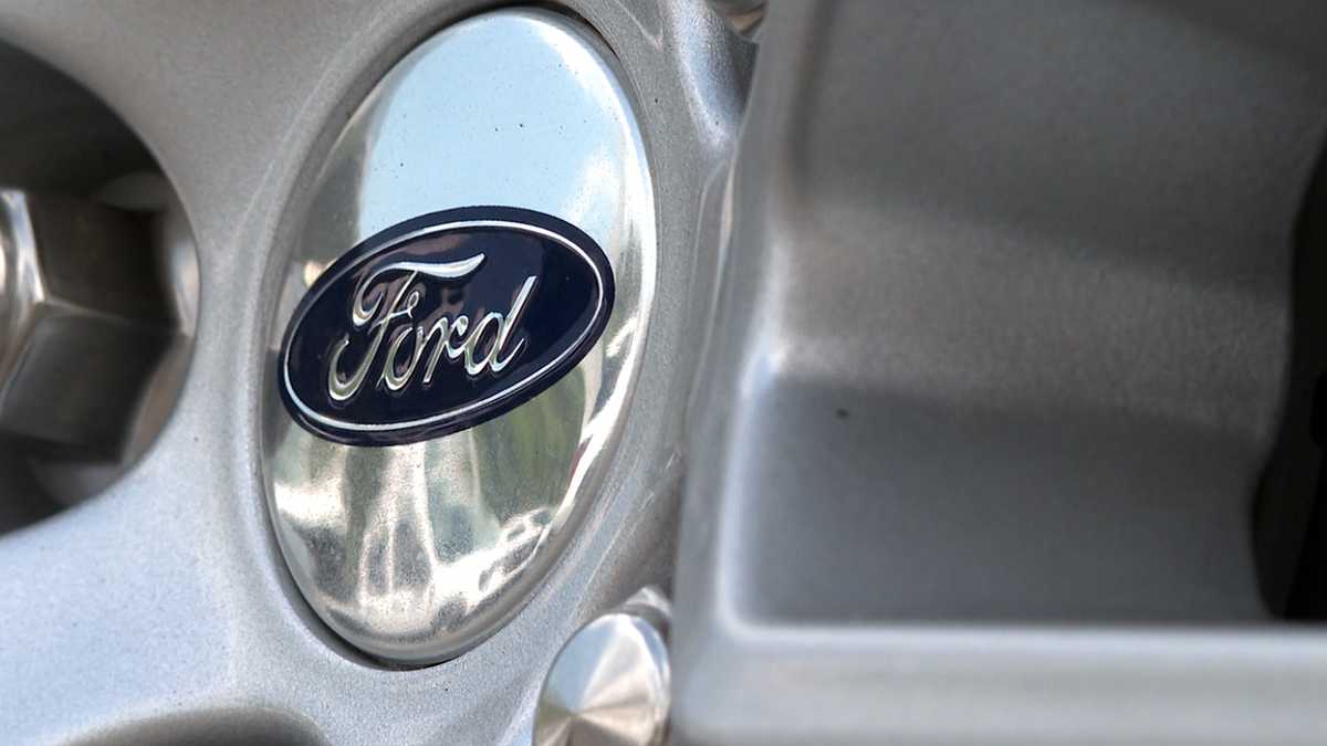 Ford offers employee pricing on new vehicles amid tariff uncertainty