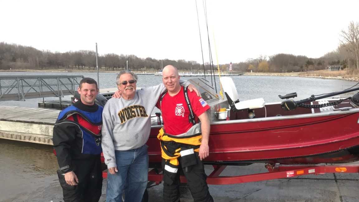 2 people rescued after canoe capsizes in Lake Cunningham