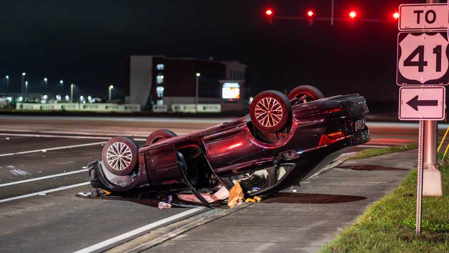 Car flips onto roof in south Fort Myers rollover crash