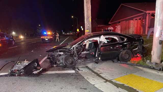 Three people hospitalized after crash in North Highlands - Vimarsana News