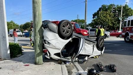 One trapped after rollover crash in Palm Beach County