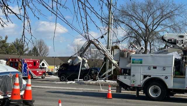 1 person dead after car crashes into utility pole on high in N.H.