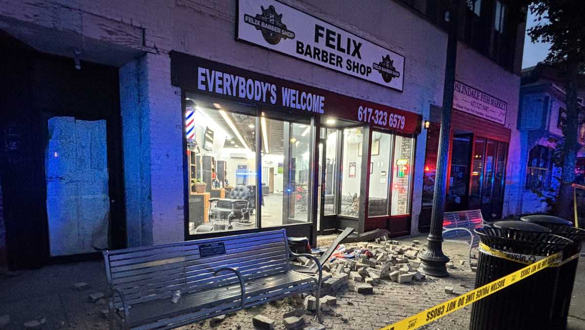 No one injured after Boston building facade collapses
