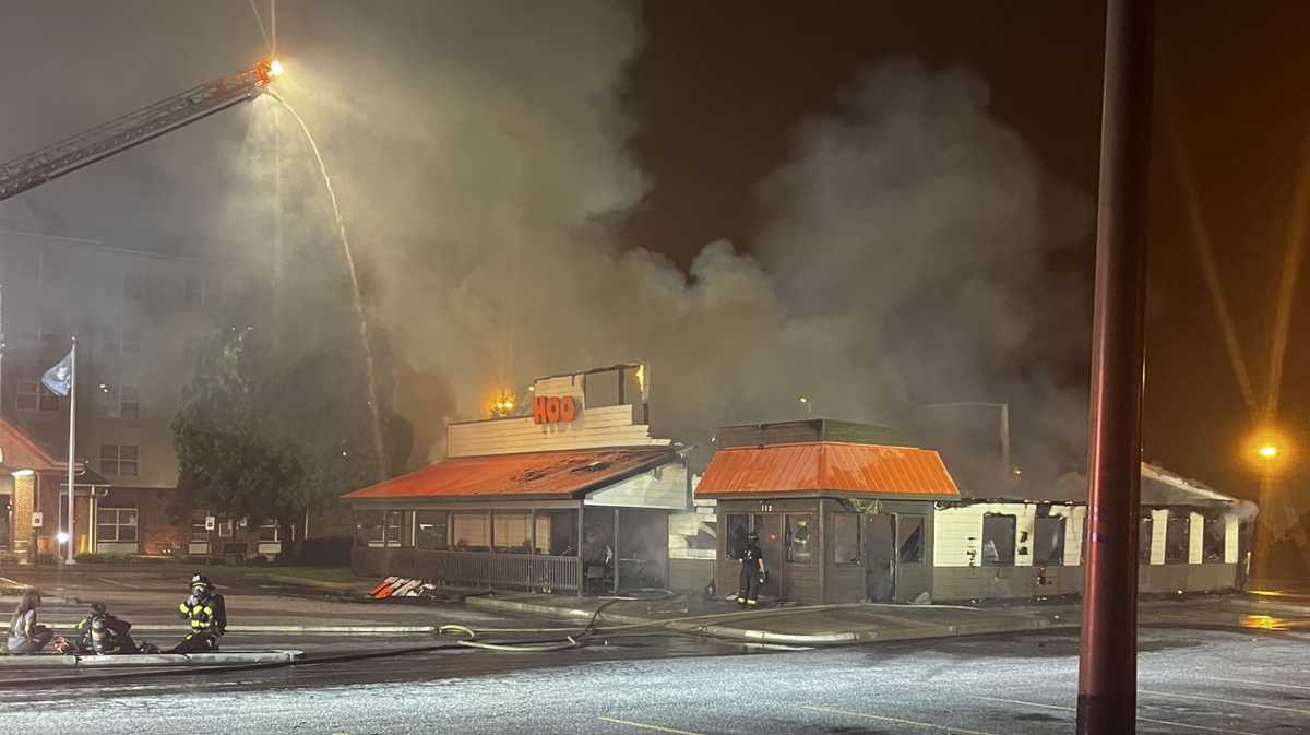 South Carolina: Hooters destroyed by fire - WYFF