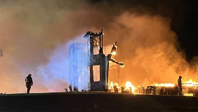 Crews battle large fire in Dauphin County, Pa. - Vimarsana News