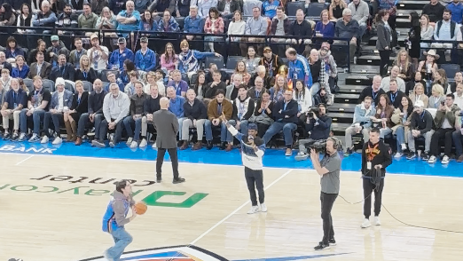 Fan makes MidFirst Bank $20,000 shot during Thunder vs. Mavericks game