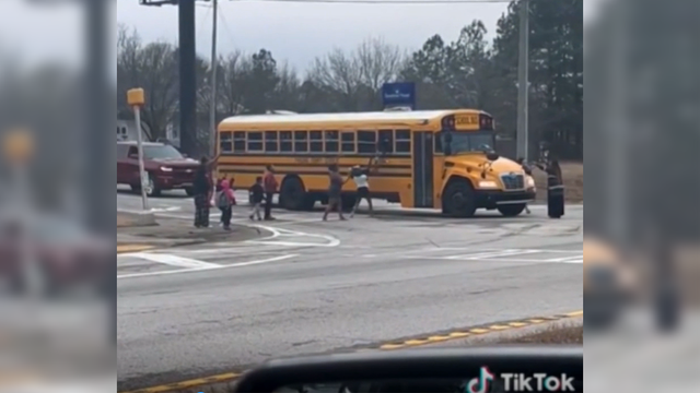 Georgia school bus driver suspended after fight with parent - Vimarsana News