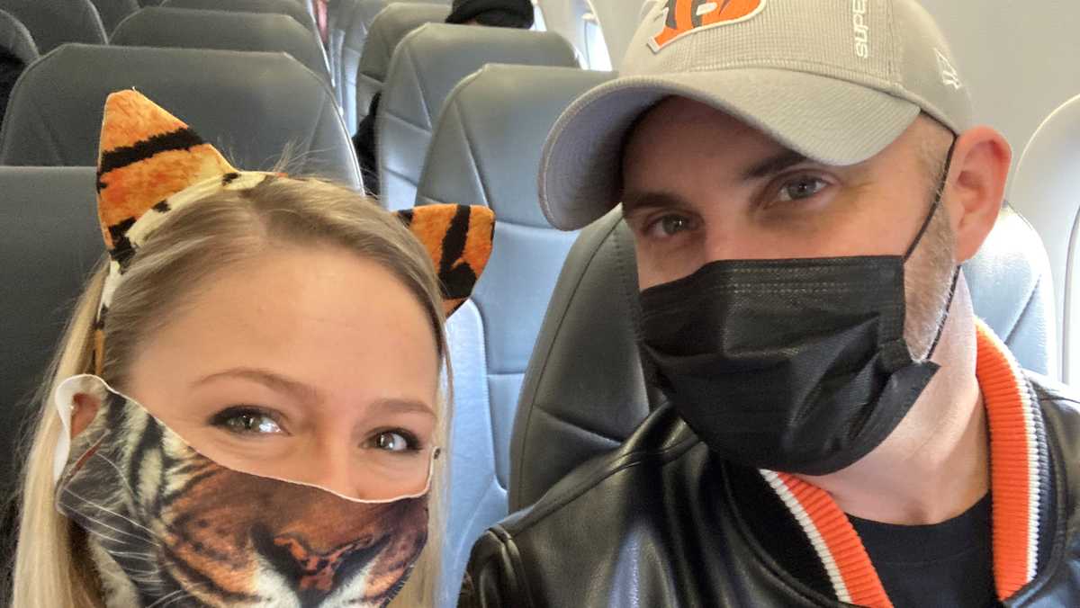 Joe Burrow arrives at Super Bowl with tiger-striped outfit