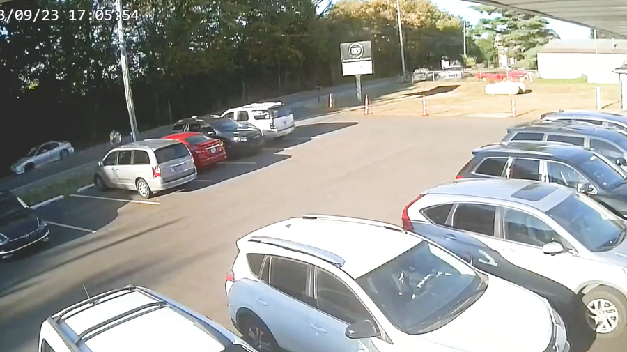 Video shows tire come loose from car, hit several parked cars in Hamilton