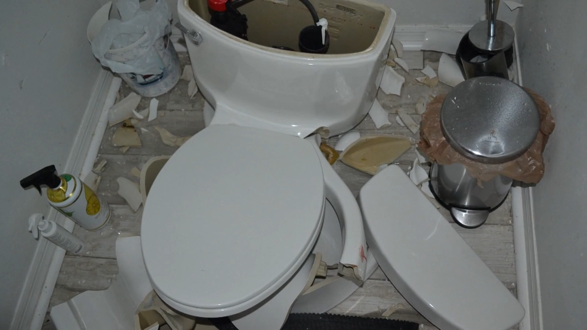Florida couple’s toilet explodes during thunderstorm
