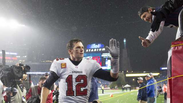 Mac Jones outplays Tom Brady as Patriots fall to Buccaneers in instant  classic (5 up, 5 down) 