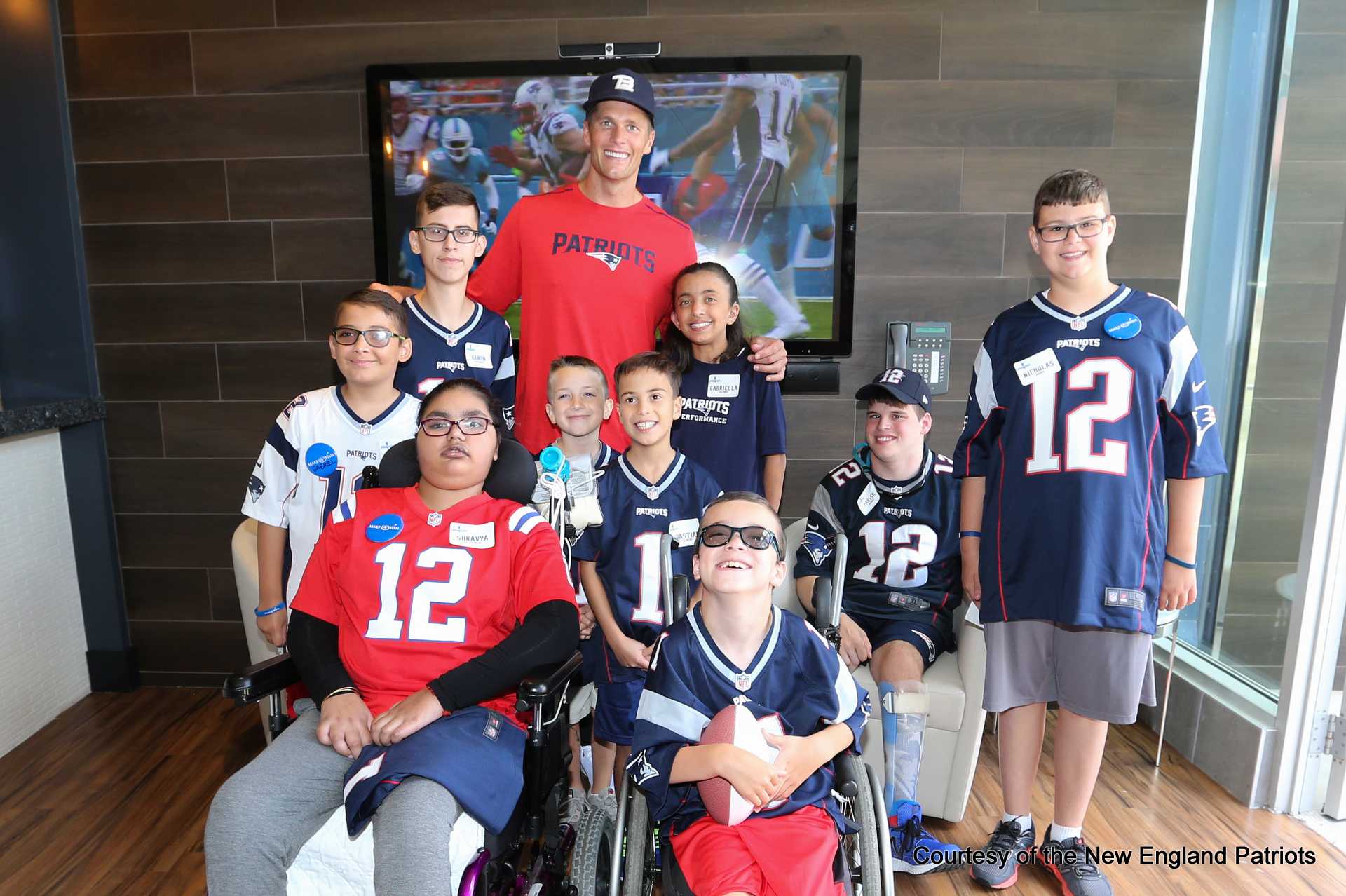 Tom Brady shares Make-A-Wish day with young Patriots fans