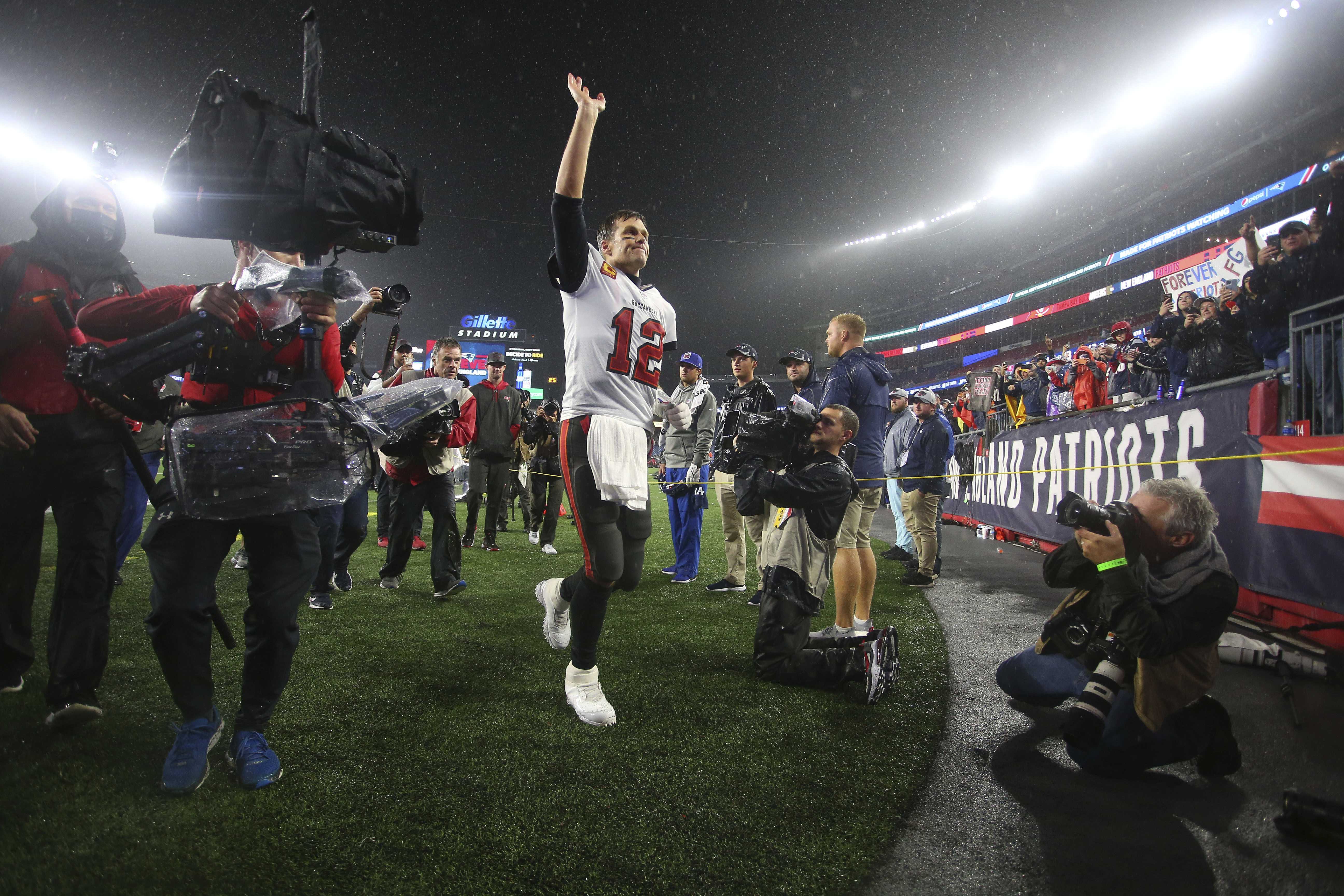 Mac Jones, Patriots look strong despite loss to Tom Brady, Buccaneers