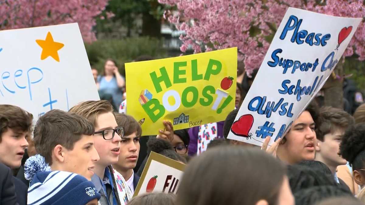 Students protest budget cuts for non-public school scholarships