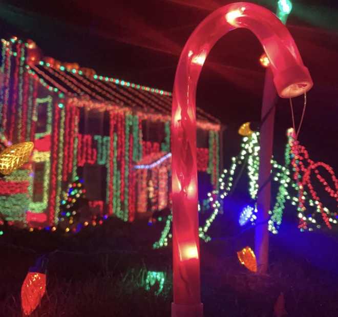 Massachusetts teen's Christmas display illuminates Topsfield